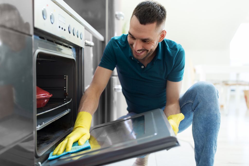 Backofen mit Hausmittel reinigen